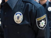 У центрі Києва група невідомих осіб заблокувала вхід до ресторану