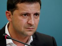 Зеленський знаходиться у “шпагаті” між Коломойським та МВФ – Казанжи
