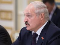 Лукашенко вважає дурістю носіння масок у школах