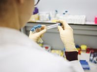 В Оксфорді почнуть випробовувати вакцину від коронавірусу на людях