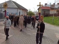Ходили без масок: на Львівщині священник влаштував хресну ходу