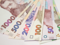 В Україні почались затримки виплат лікарняних та декретних
