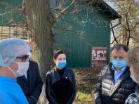 Княжицький передав чергову партію захисних костюмів від Порошенка лікарям Франківщини