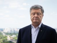 Рік тому тисячі людей на Банковій подякували Петру Порошенку за його президентство: емоційне відео