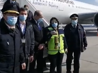В Україну прибув Благодатний вогонь: відео