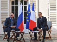 Путін та Макрон обговорили війну на сході України