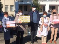 На Вінниччині “Європейська Солідарність” передала смаколики одиноким людям похилого віку до свята Великодня