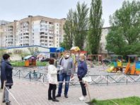 Дитячий майданчик та магнолії: на Новобіличах у Києві оновлюють сквер [Фото]