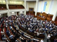 Рада прийняла закон про страхові виплати медикам, що борються з COVID-19