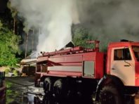 У  Голосіївському районі спалахнула адміністративно-побутова будівля