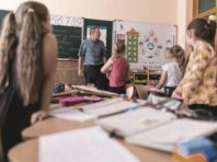 Стало відомо, коли завершать дистанційне навчання у школах України