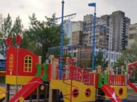 У Деснянському районі Києва встановили яскравий «Фрегат» [Фото]