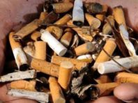 У Києві започаткували нову акцію: недопалки повертають їх господарям [Вiдео]