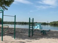 На Троєщині знову реконструюють пляж