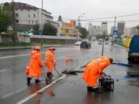 Через дощ у столиці, гідротехнічна служба поїхала рятувати місто від підтоплення