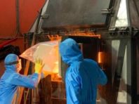 Як у столиці знищують маски і рукавички