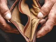 В Україні впаде гривня, і зросте бідність