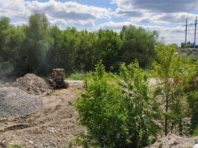 Гігантське сміттєзвалище у Дарницькому районі вирішили подрібнити спеціальною машиною