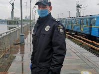 На станції метро чоловіка врятували від фатального стрибка