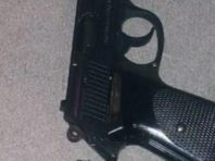 У столичній маршрутці чоловік погрожував пасажирам пістолетом