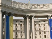 Уряди трьох країн звернулися до України з приводу українських робітників: реакція МЗС