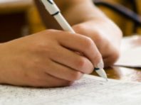 Українських випускників звільнили від обов’язкових іспитів