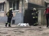 У Києві з вогню винесли чоловіка, а він кинувся назад за речами