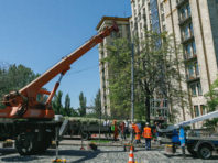 У центрі столиці відремонтували історичний ліхтар