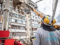 Під завалами зруйнованого будинку в Києві продовжують шукати двох чоловіків   [Фото]