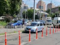 Майже пів тисячі делініаторів встановлять на проспекті Перемоги у Києві