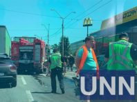 На столичній Петрівці сталася ДТП за участю тролейбуса