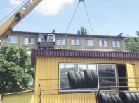 Спека не завадила комунальникам демонтувати автомийку