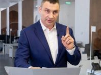 Транспорт Києва забитий, пасажири їдуть без масок