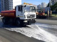 Вулиці столиці миють за цілодобовим графіком