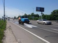 Під час спеки 60 автомобілів охолоджують київські дороги  [Вiдео]