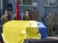 На Оболоні попрощалися із Леонідом Добрянським, який загинув на сході України [Фото]