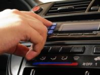 Народні депутати хочуть заборонити музику в автобусах