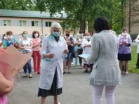 Працівники київських санаторіїв першими отримали привітання з Днем медика [Фото]