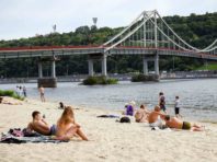 Міські пляжі відкрили для купання