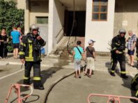 Пожежа на Позняках: рятувальники ліквідували загорання у багатоповерхівці