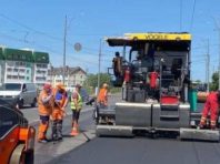 На Троєщині ремонтують основні дороги