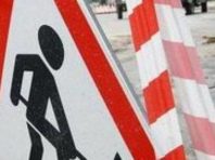 Елементи огорожі на шляхопроводі над проспектом Перемоги скріпили скобами