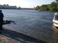 На Оболоні водолази витягли  з Дніпра тіло потопельника