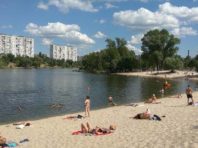 Кишкова паличка та запах: на столичних пляжах перевірили якість води