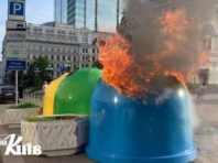 Біля київської Опери згорів смітник-дзвіночок [Фото]
