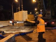 На Виноградарі обмежили рух через провалля на дорозі