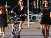 У столиці масово встановлюватимуть велопарковки біля шкіл