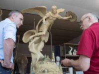 Нову скульптуру небесного охоронця Києва відливають у бронзі [Вiдео]
