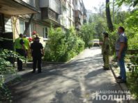 У Києві затримали чоловіка, який “замінував” школу та намагався підірвати будинок