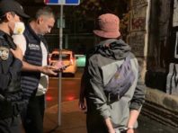 Кличко затримав двох «художників», які псували будинок